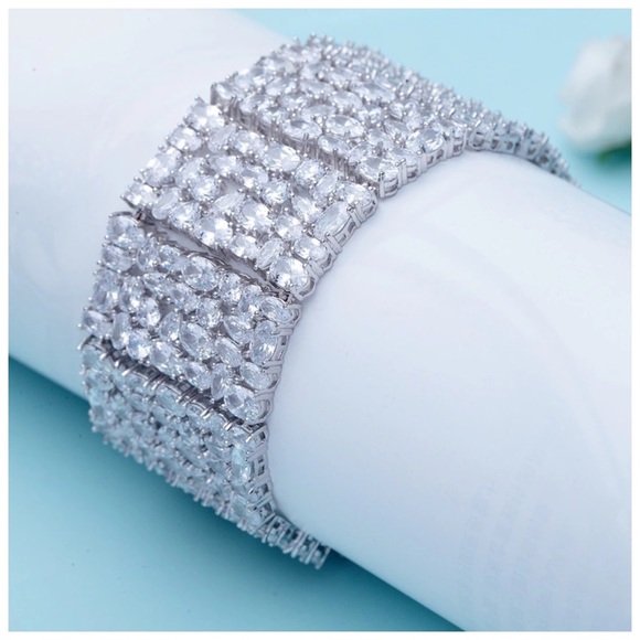 Zircon The Callidora Bracelet - Picture 3 of 8